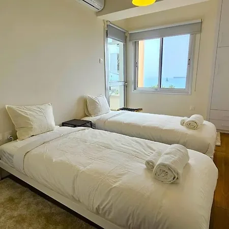 Molos Beachfront City-centre ليماسول